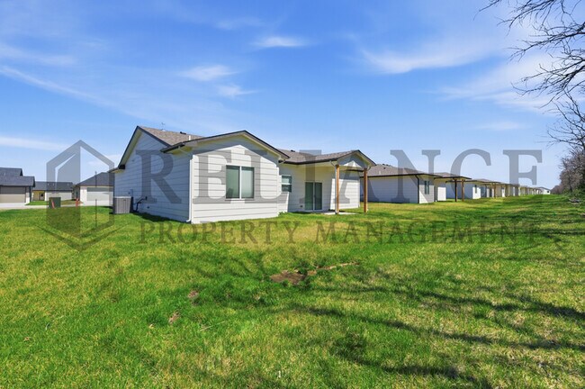 Building Photo - 601 Elmwood St