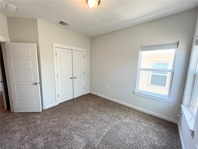 Building Photo - 4720 Vaughan St