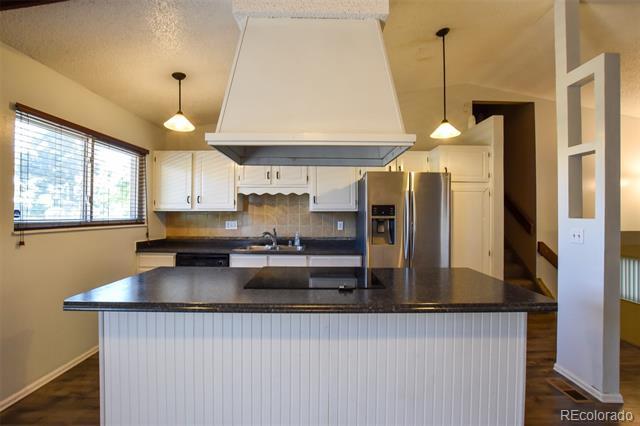 Building Photo - 4925 Hackamore Dr N