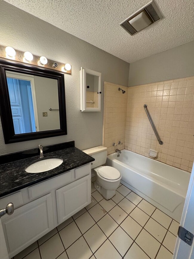 Building Photo - Updated Midway ISD 5 Bedroom