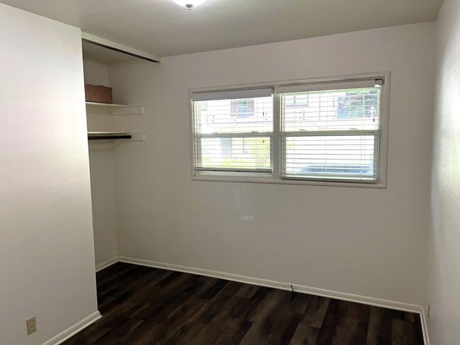 Building Photo - Enjoy Modern Living in this Upgraded home in a wooded area!