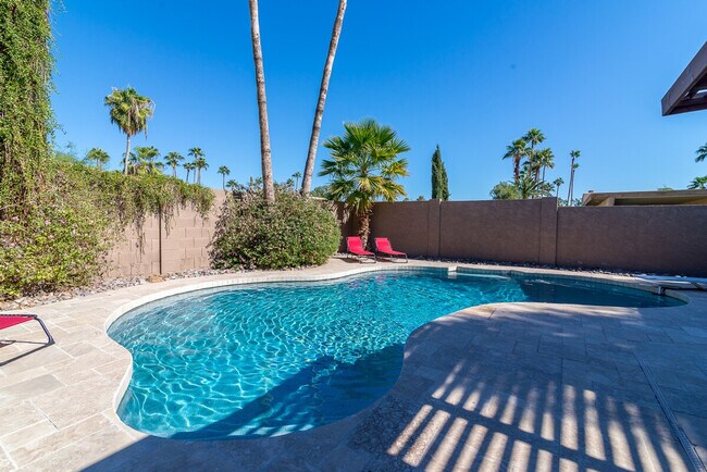 Building Photo - 6802 E Ludlow Dr