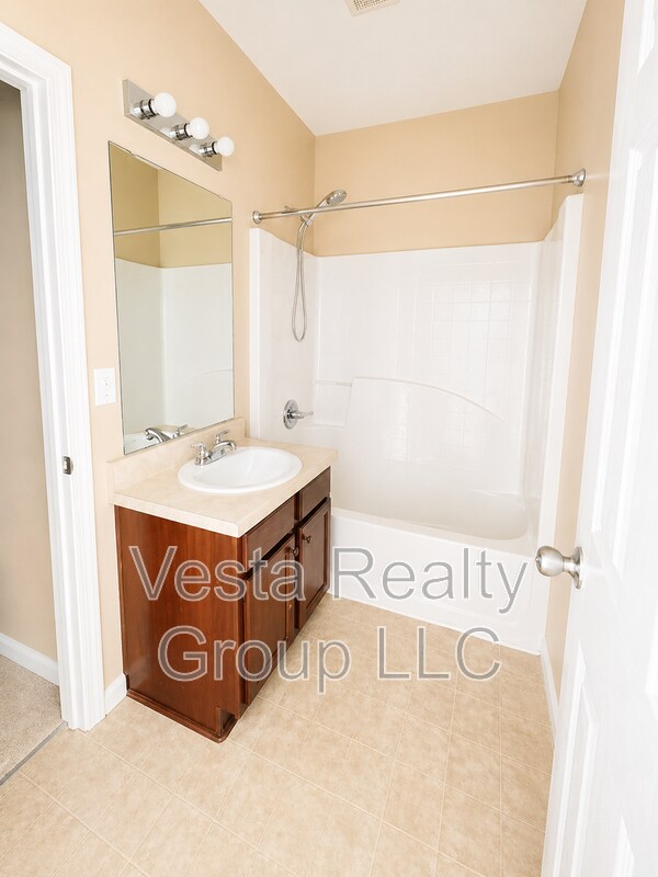 Building Photo - 1055 City Park Dr