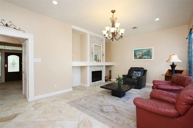 Building Photo - 16242 Pine Thorn Dr