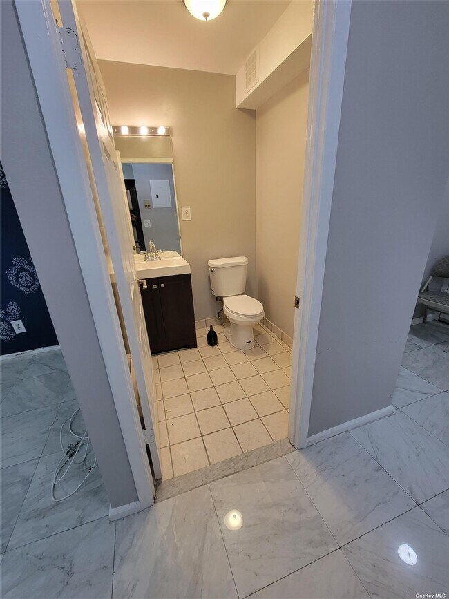 Building Photo - 172-31 Highland Ave