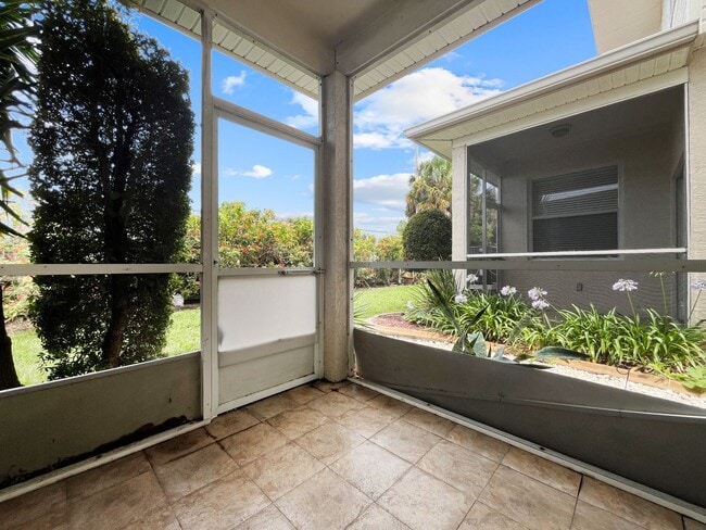 Building Photo - Spacious 4-Bedroom Townhome with Lake Views in Desirable Willow Lake Community