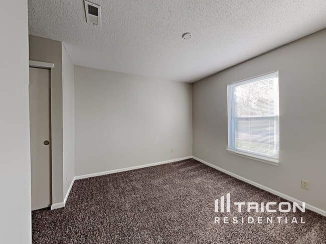 Building Photo - 10664 Glenayr Dr