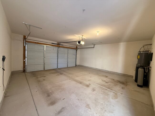 Building Photo - 3074 S Todd Ave