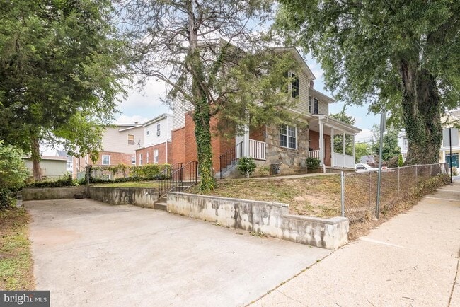 Building Photo - 1600 13th St S
