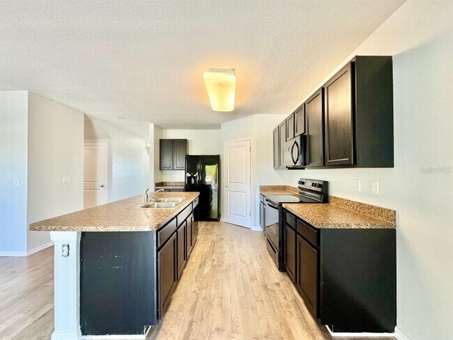 Building Photo - 35743 Hillbrook Ave
