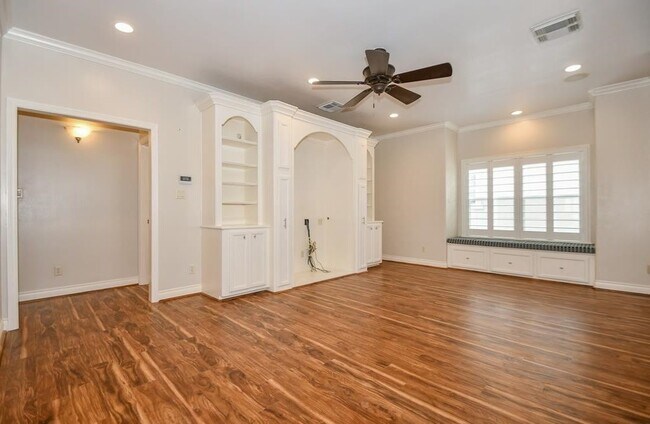 Building Photo - 7626 E Jordan Cove