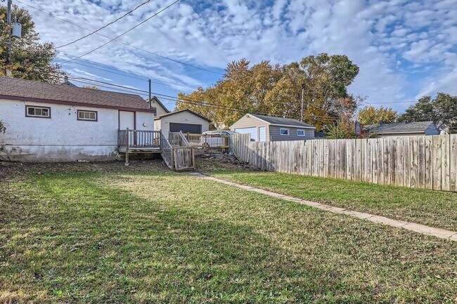 Building Photo - 3715 N Lyndale Ave