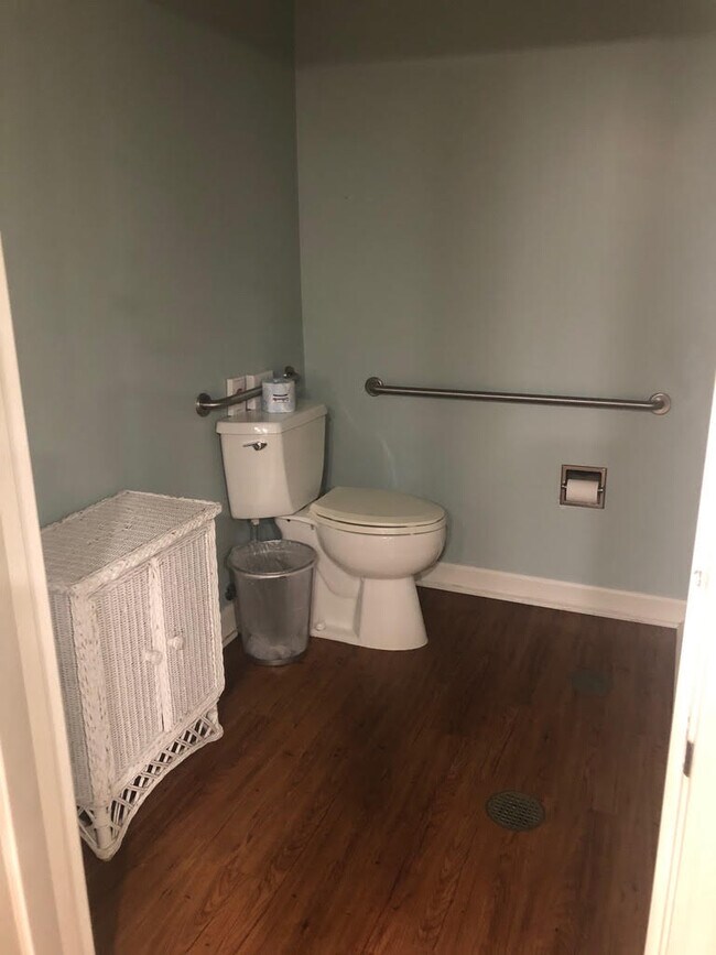 Building Photo - 1930 Sherman Ave