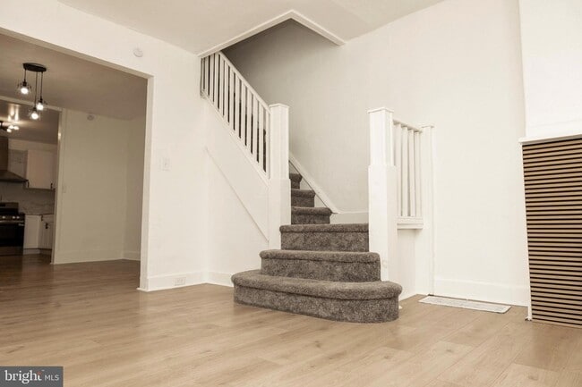 Building Photo - 5723 Delancey St