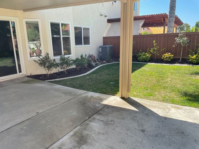 Building Photo - Picture Perfect Summerhill Home!