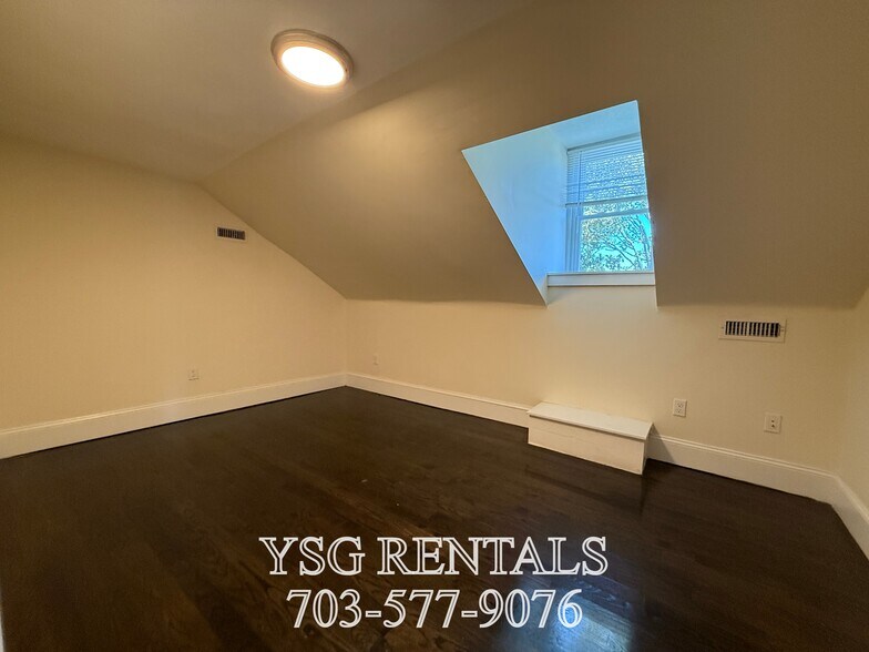 Building Photo - 17 Lambert Ave