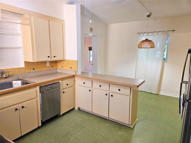Building Photo - 6624 SW 78th Terrace