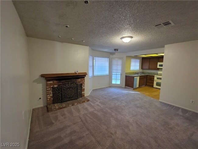 Building Photo - 321 S Bent Creek Dr