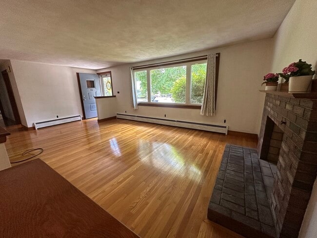 Building Photo - 10 Cedar Ridge Dr