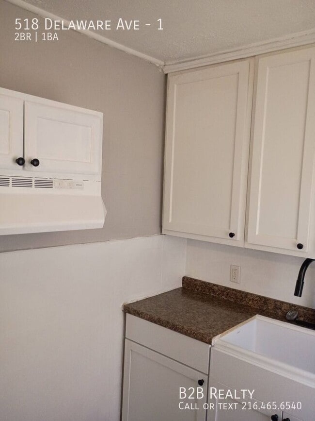 Building Photo - 518 Delaware Ave