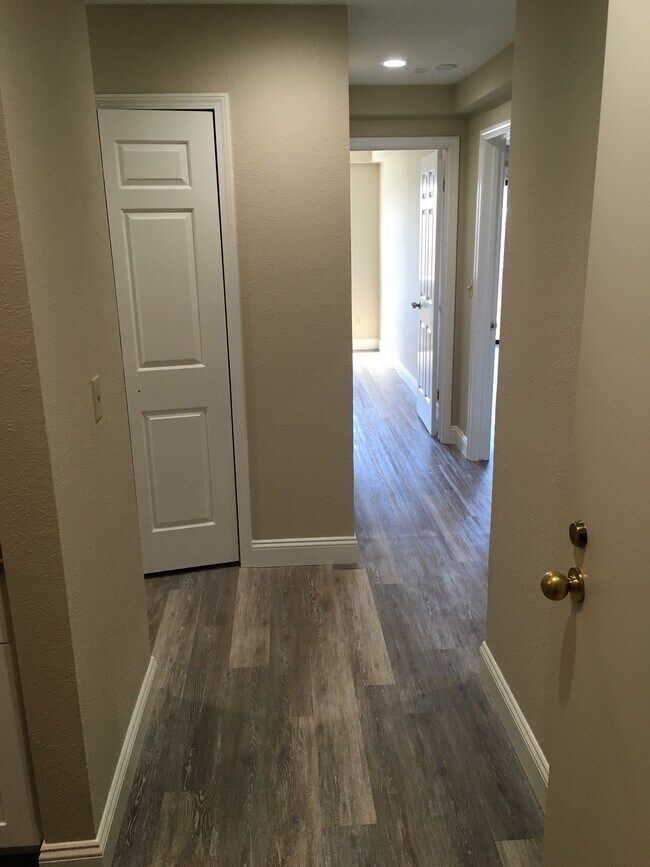 Front Entry - 930 Mission Rd