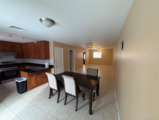 Building Photo - 5 N Aspen Rd