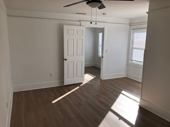 Building Photo - Two Story Home - 7 Bedrooms and 4 Bathroom...
