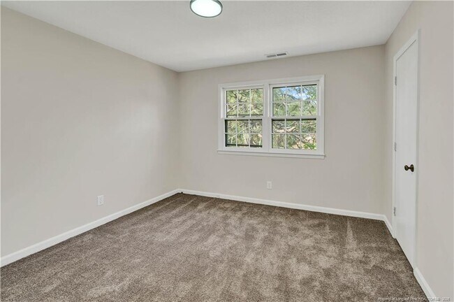 Building Photo - 2701 Lake Club Dr