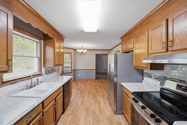 Building Photo - Spacious 4BR with Beautiful Backyard Retreat!
