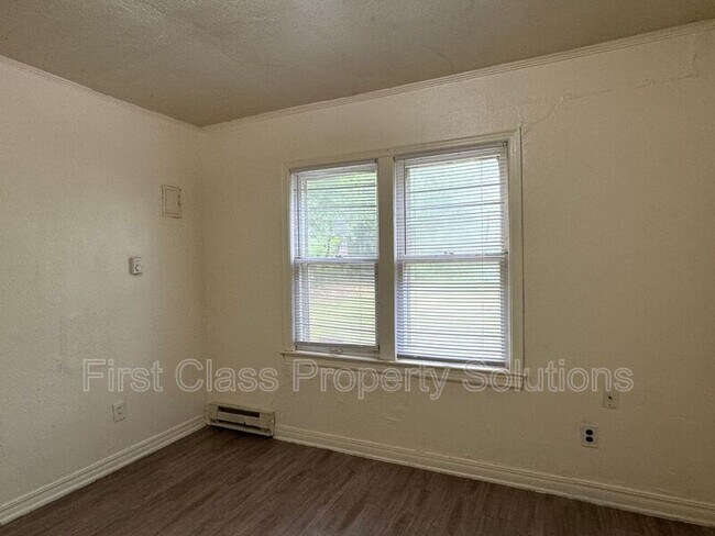 Building Photo - 1904 NE 25th St