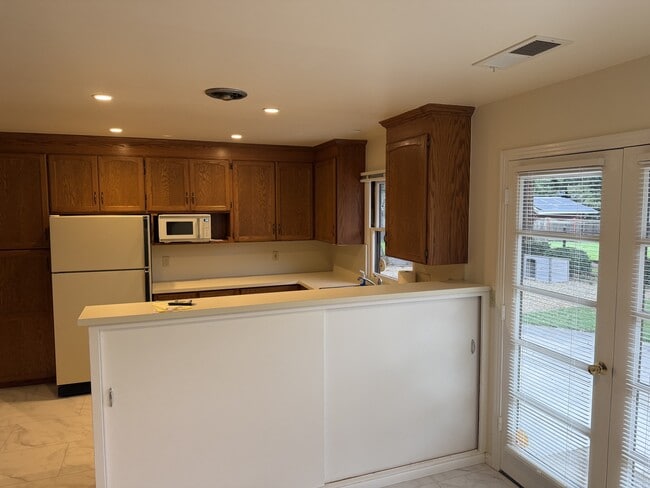 Building Photo - 2150 Vineyard Rd