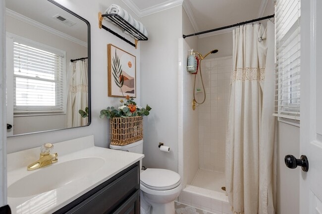 Building Photo - 589 Madewood Dr