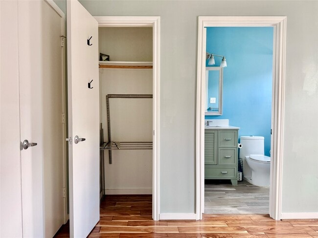 Building Photo - 608 W Drew St