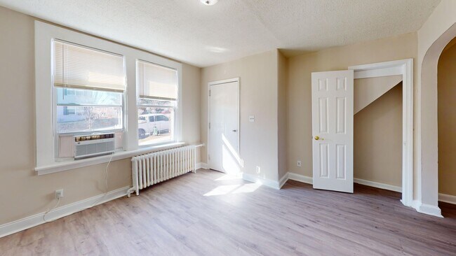 Building Photo - 921 19th St NE