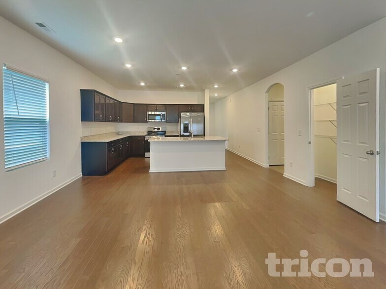 Building Photo - 177 Crabourne Dr