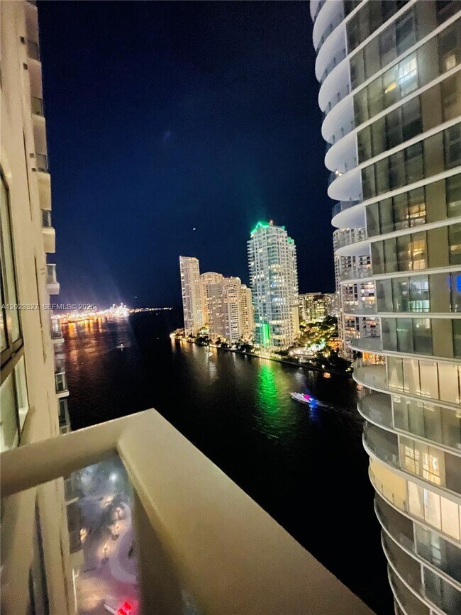 Building Photo - 300 S Biscayne Blvd