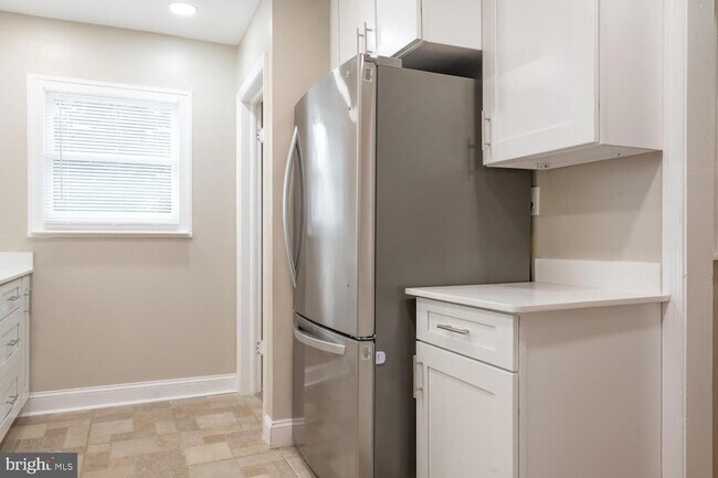 Building Photo - 3903 Fairview Dr