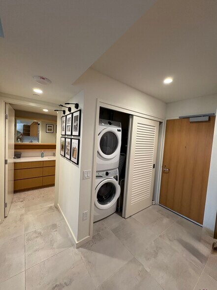 Building Photo - 1388 Kapiolani Blvd