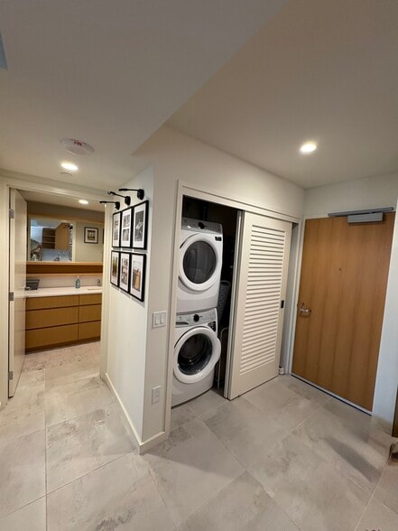 Entrance - 1388 Kapiolani Blvd