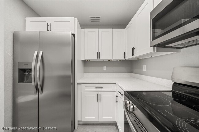 Building Photo - 6303 Red Cedar Rd