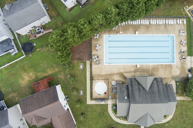Building Photo - Welcome home to this well-maintained 4-bedroom, 2.5-bath home that offers space to grow!