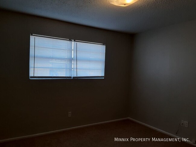 Building Photo - Plainview Apartments 2 Bedroom 1 Bath - Ca...