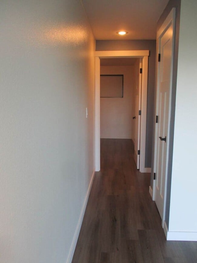Building Photo - 2 Bedroom, 2 bathroom Northview Terrace Co...