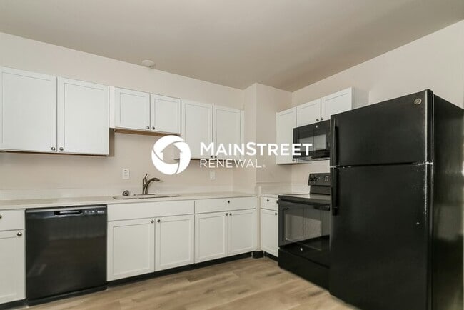 Building Photo - 3 Bedroom Pet-Friendly Home in Indianapolis, IN with Main Street Renewal