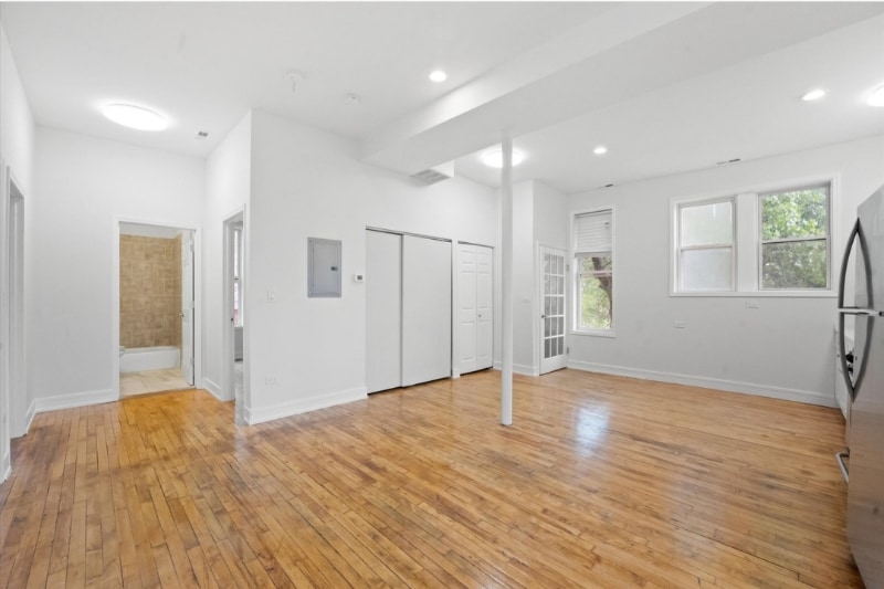 Building Photo - 1309 S Komensky Ave