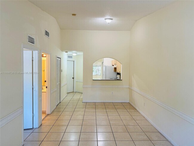 Building Photo - 1320 SE 31st Ct