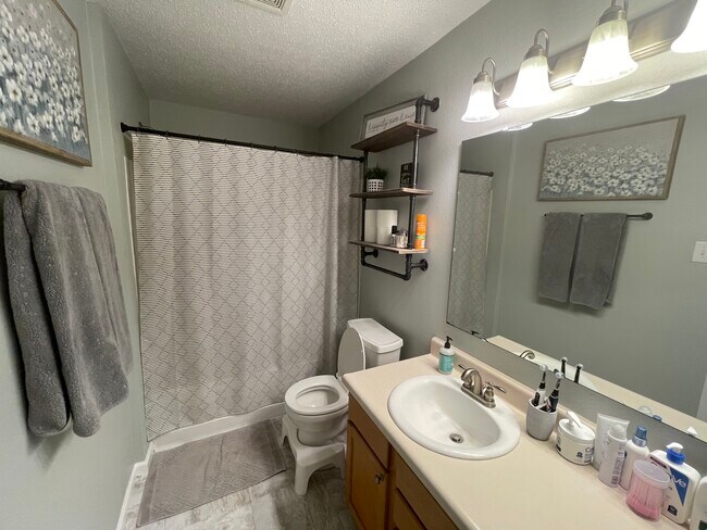 Building Photo - 12812 Anthem Ave