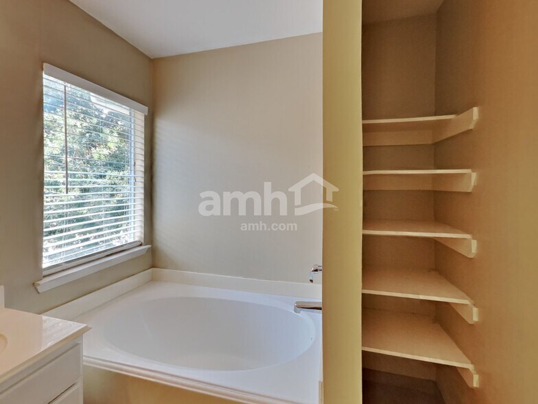 Building Photo - 20930 Grovedale Dr