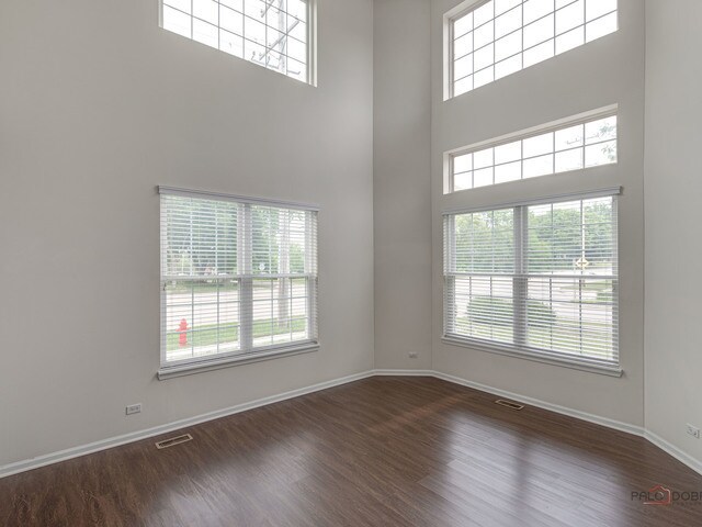Building Photo - 405 E Home Ave