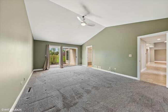 Building Photo - 15020 King Dr